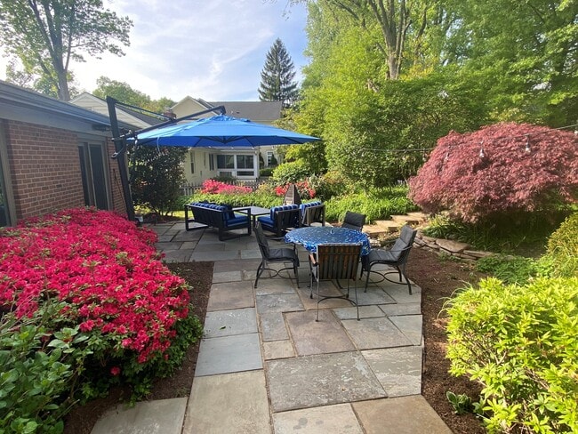 6805 Millwood Rd in Bethesda, MD - Building Photo - Building Photo