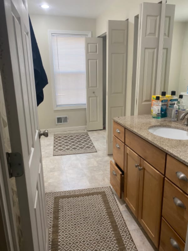 48 Woodbury Ave in Portsmouth, NH - Foto de edificio - Building Photo