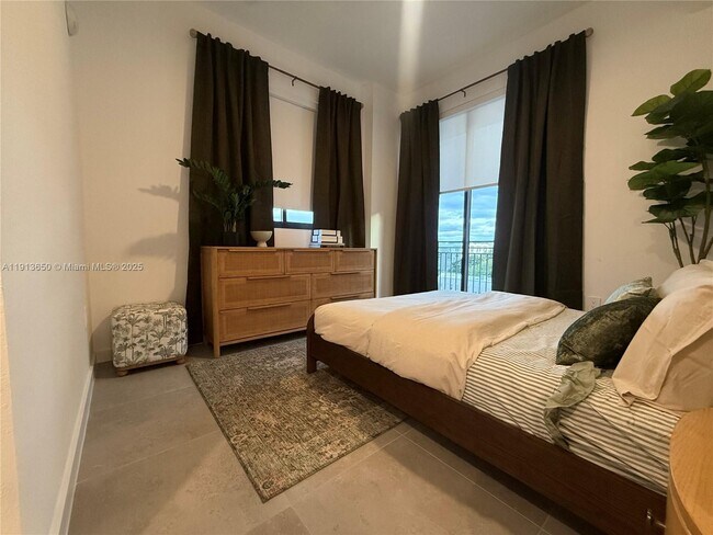 2000 Van Buren St in Hollywood, FL - Building Photo - Building Photo