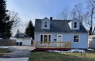 196 S Point Dr in Avon Lake, OH - Building Photo