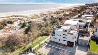 100 Nantwick St in Lido Beach, NY - Building Photo