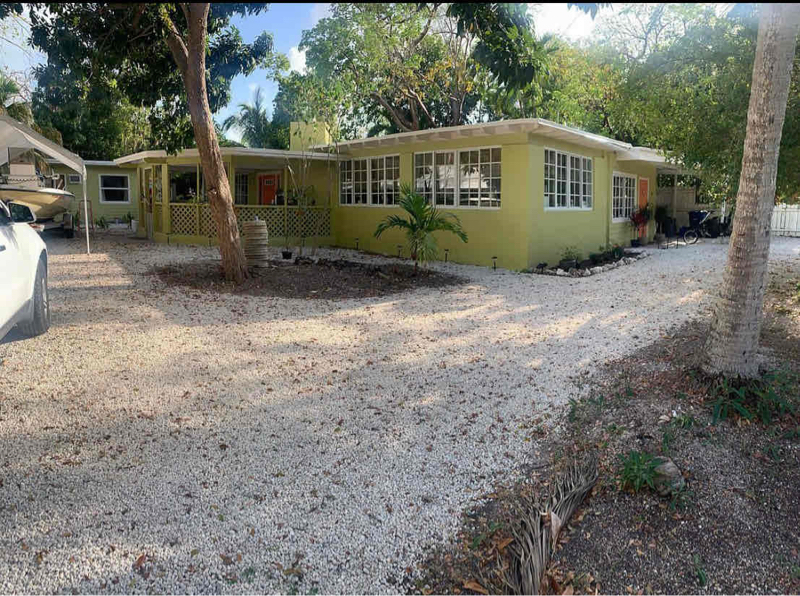 113 N Bay Harbor Dr in Key Largo, FL - Building Photo