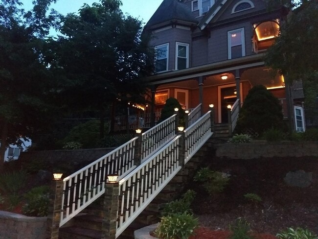125 Newton St