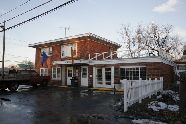 Zeman Portfolio - Town and Country in Des Plaines, IL - Foto de edificio - Building Photo