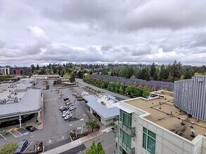 1100 106th Ave NE, Unit 812 in Bellevue, WA - Building Photo - Building Photo