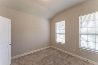 1017 Coulee Dr in Leander, TX - Building Photo - Building Photo