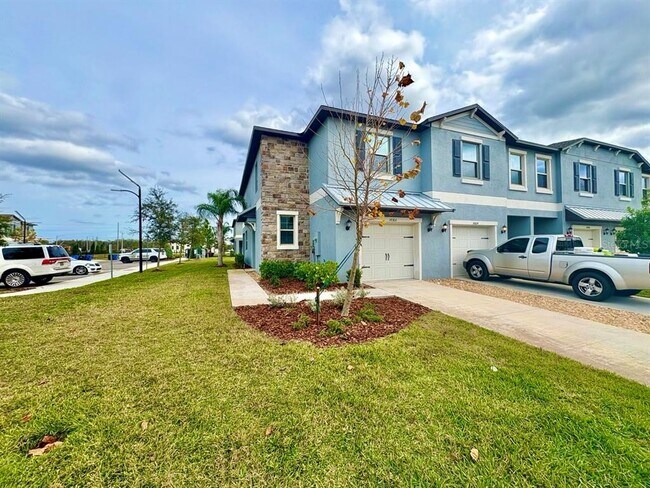 14302 Editors Note St in Sun City Center, FL - Building Photo - Building Photo