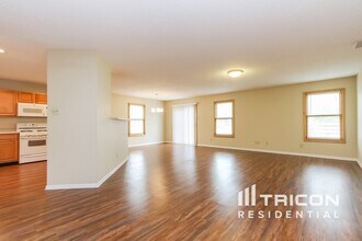 8243 Firefly Way in Indianapolis, IN - Foto de edificio - Building Photo