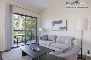 747 Gayley Ave in Los Angeles, CA - Building Photo