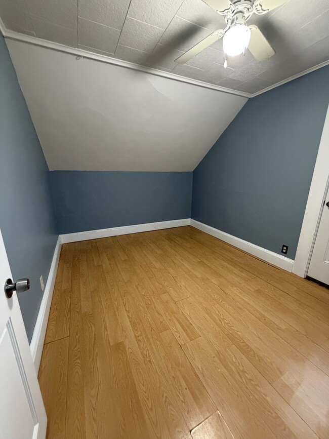 571 Slade St in Fall River, MA - Foto de edificio - Building Photo