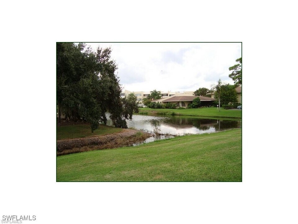 849 Palm View Dr in Naples, FL - Building Photo