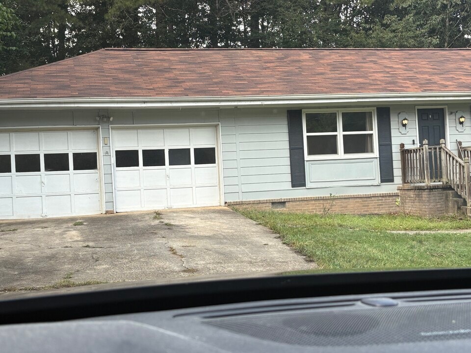 108 Woodglen Ct in Woodstock, GA - Building Photo