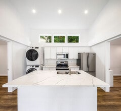 420 N Batavia St in Orange, CA - Building Photo - Building Photo