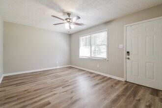 1009 Forest Valley Dr SE in Atlanta, GA - Building Photo - Building Photo