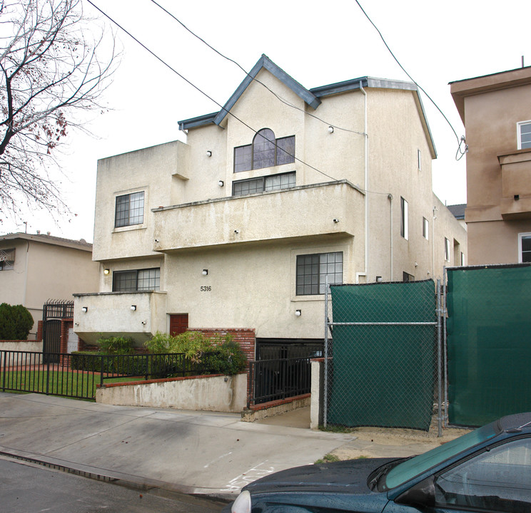 5316 Denny Ave in North Hollywood, CA - Foto de edificio