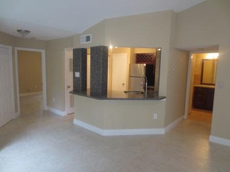 2400 NW 33rd St in Oakland Park, FL - Building Photo