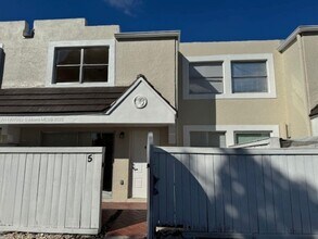 4570 SW 68th Ct Cir in Miami, FL - Building Photo - Building Photo