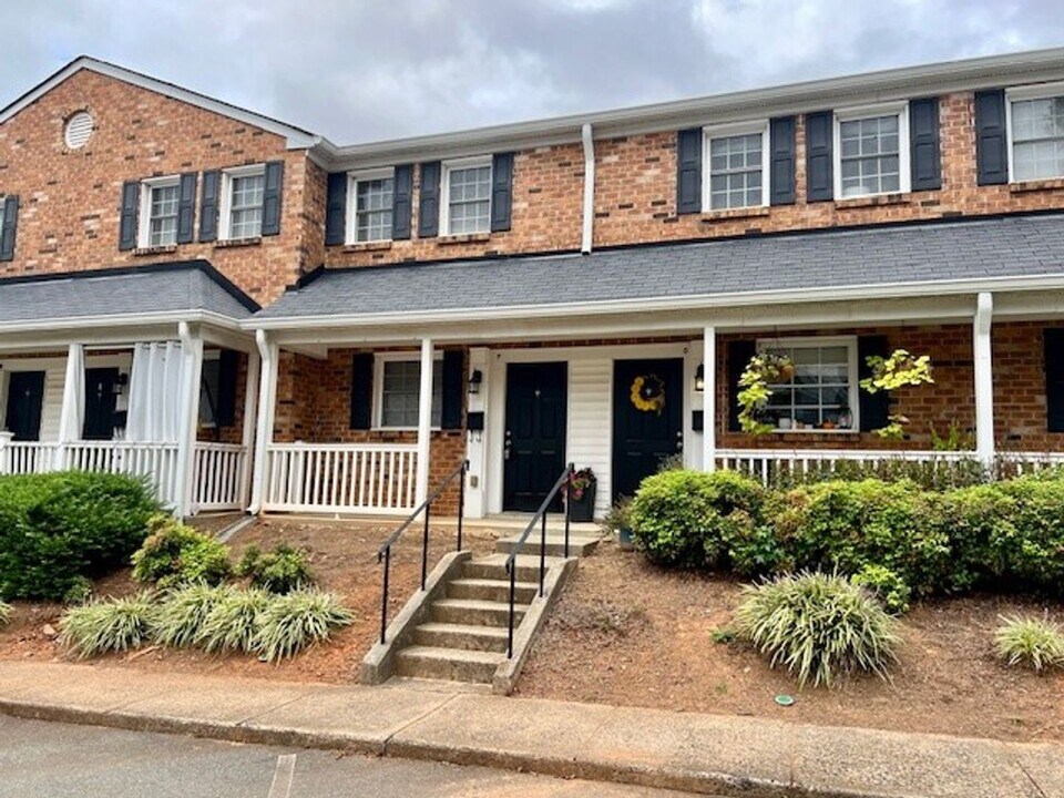 1348 Green Oaks Ln in Charlotte, NC - Building Photo