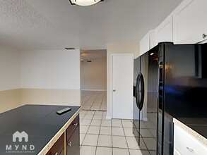 7707 Canova Way in Sacramento, CA - Building Photo - Building Photo