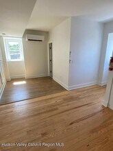 16 Abeel St, Unit 2 in Kingston, NY - Foto de edificio - Building Photo