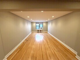 445 W 240th St in Bronx, NY - Building Photo