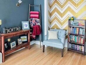 428 W Surf St, Unit 1H in Chicago, IL - Building Photo - Building Photo