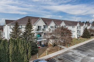 Isanti Village I in Isanti, MN - Foto de edificio - Building Photo