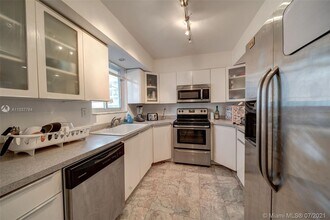 1601 Bay Rd-Unit -8 in Miami Beach, FL - Building Photo - Building Photo