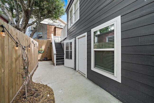 609 Sealy Ave-Unit -5 in Galveston, TX - Building Photo - Building Photo