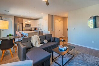 777 E Stella Ln in Phoenix, AZ - Building Photo - Building Photo