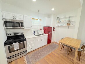 2108 Burroughs St in Savannah, GA - Building Photo - Building Photo