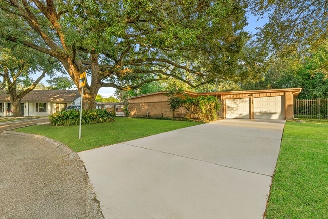2927 Rockyridge Dr in Houston, TX - Foto de edificio - Building Photo