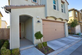 1534 Zenith Point in Clovis, CA - Building Photo - Building Photo