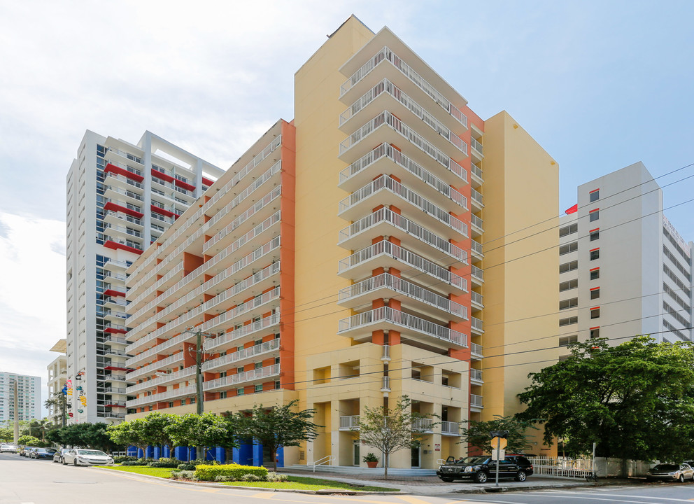 Casa Grande I Towers in Miami, FL - Building Photo