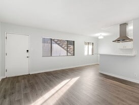 1121 Daisy Ave, Unit 06 in Long Beach, CA - Building Photo