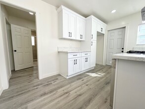 4806 Fountain Ave in Los Angeles, CA - Building Photo - Building Photo