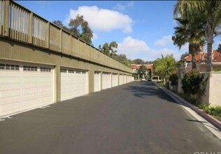 7668 Baypoint Dr, Unit 103 in Huntington Beach, CA - Building Photo - Building Photo