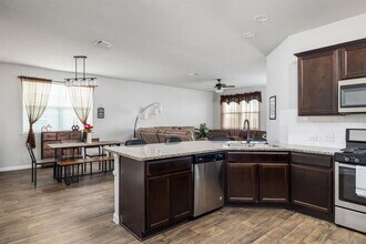 708 Quarton Dr in Hutto, TX - Building Photo - Building Photo