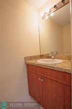 2553 NE 15th St in Pompano Beach, FL - Foto de edificio - Building Photo