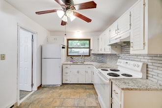 2129 Southport Dr in Bushkill, PA - Building Photo - Building Photo