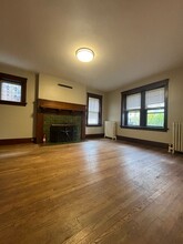 1013 College Ave-Unit -1 in Racine, WI - Foto de edificio - Building Photo