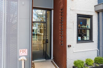 Six hundred West Main in Charlottesville, VA - Foto de edificio - Building Photo