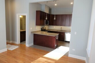 2350 W Belle Plaine Ave in Chicago, IL - Building Photo - Building Photo