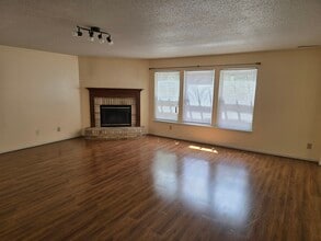 10383 Fairmont Ln in Indianapolis, IN - Foto de edificio - Building Photo