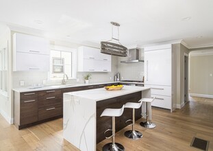 23 Winslow Rd, Unit 2 in Brookline, MA - Building Photo - Building Photo