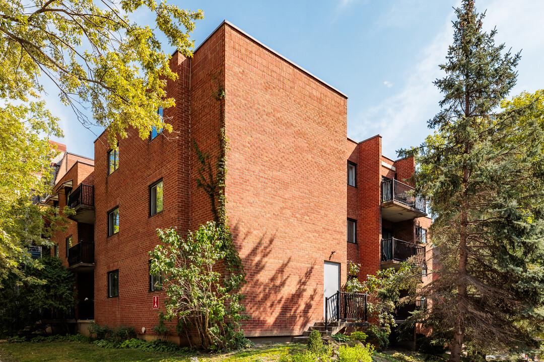 2300 Du Souvenir Rue in Montréal, QC - Building Photo