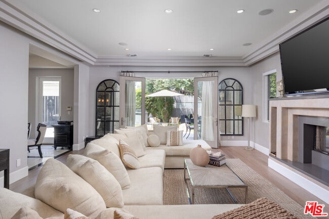 841 N Crescent Heights Blvd in Los Angeles, CA - Building Photo - Building Photo