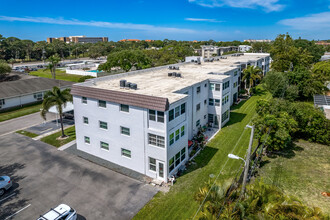 Bay Pines Condominiums in St. Petersburg, FL - Building Photo - Building Photo