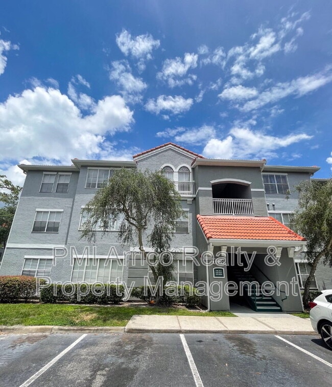 18001 Richmond Pl Dr in Tampa, FL - Foto de edificio - Building Photo