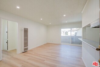 305 E Plymouth St in Inglewood, CA - Building Photo - Building Photo